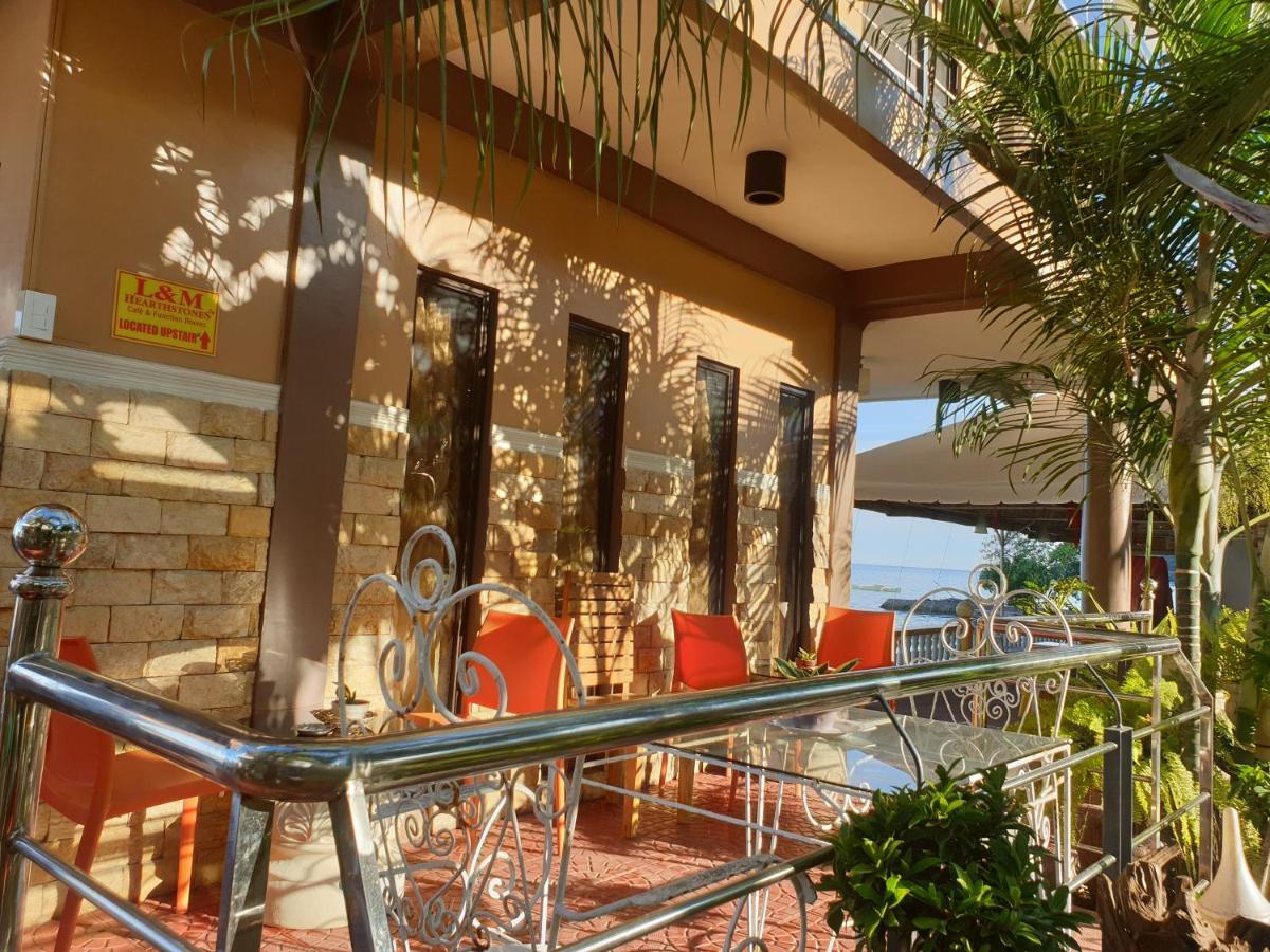 L&M Hearthstones Lodge Oslob Exterior foto